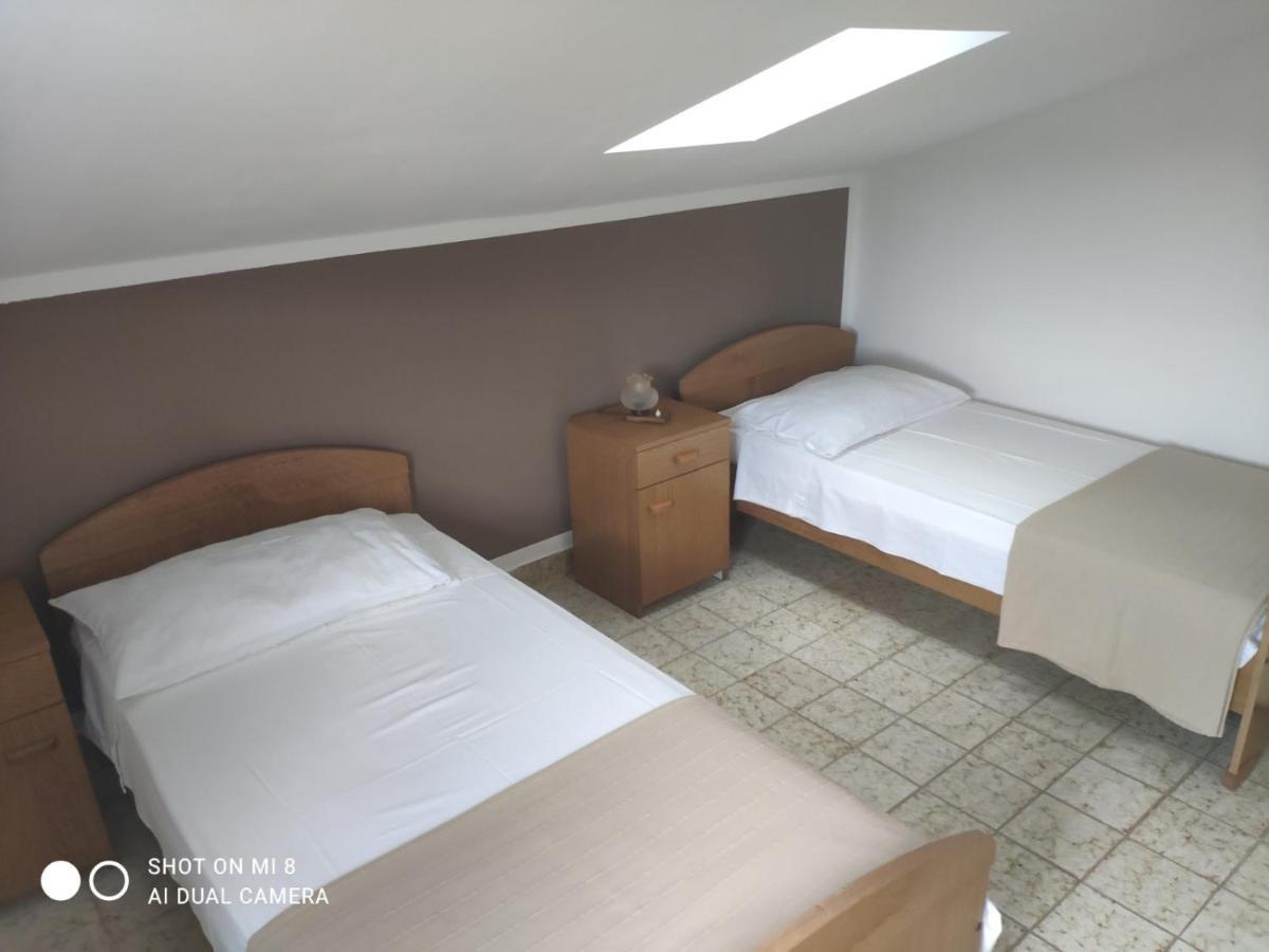 Apartment Belvedere Koromačno Esterno foto